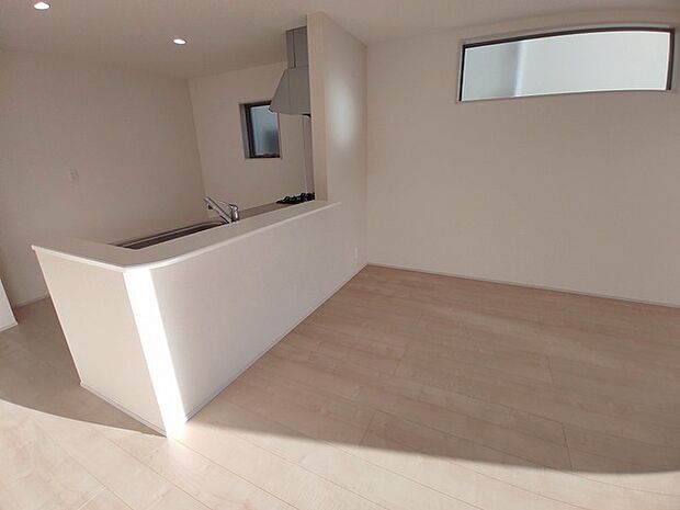 料理をしながらでも、ご家族との会話を楽しめる対面キッチン。 