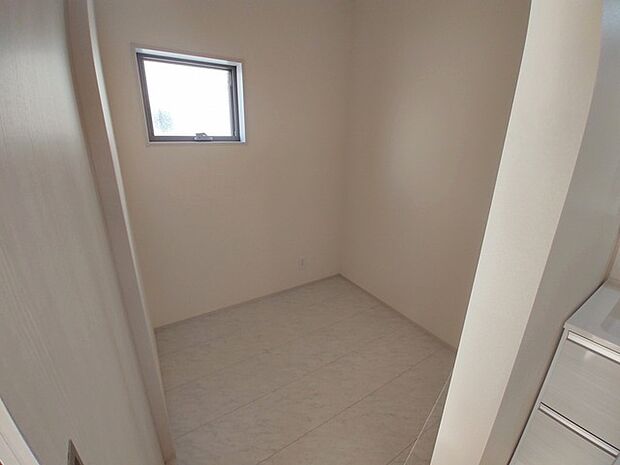 こちらはS(サービスルーム)表記のお部屋。用途は色々。