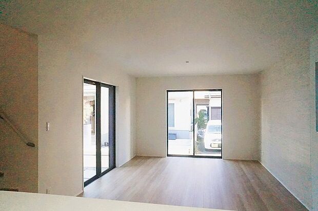 解放感あふれるリビングは、自然に光と風に恵まれます。 