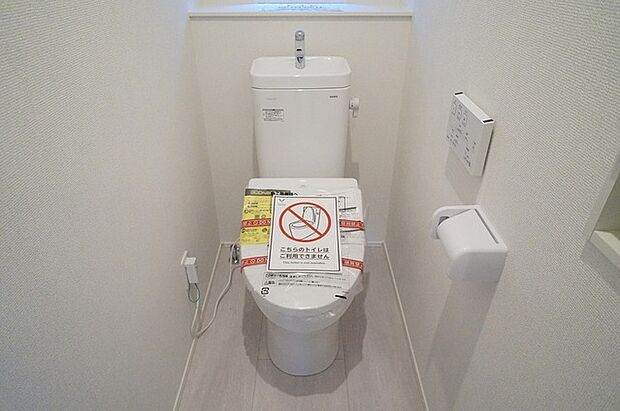 お掃除らくらく。便座脇の操作盤をなくした、リモコンタイプのお手洗い。 