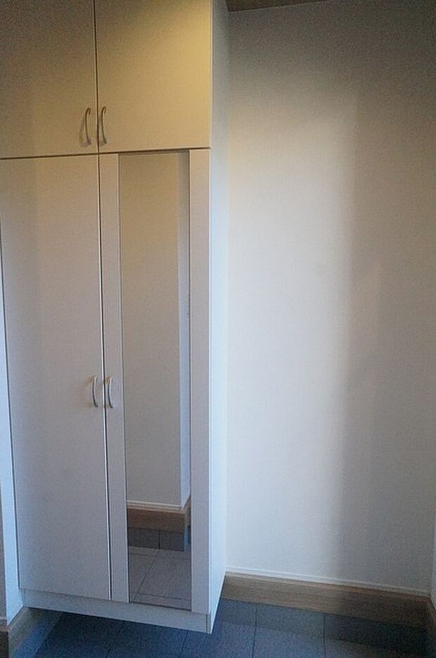 玄関をスッキリ整理。いつも気持ち良く使える玄関収納ボックス付き。 