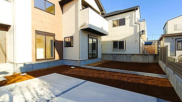 ベッドタウンにスタンダードなサイズのお庭付き。