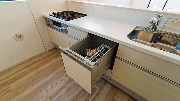 省エネ ・ 衛生的な食器洗乾燥機付。