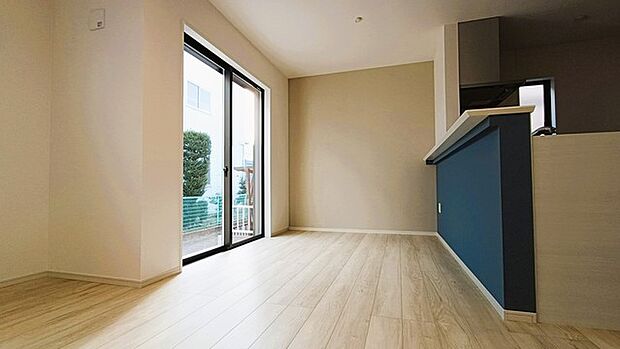 朝から日差しいっぱい、 早起きしたくなるLDK。