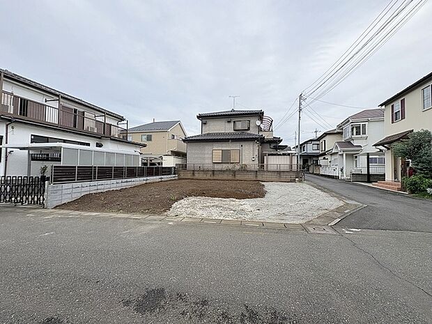 基礎から完成済みの住まいまで、各工程をご確認いただけます。 