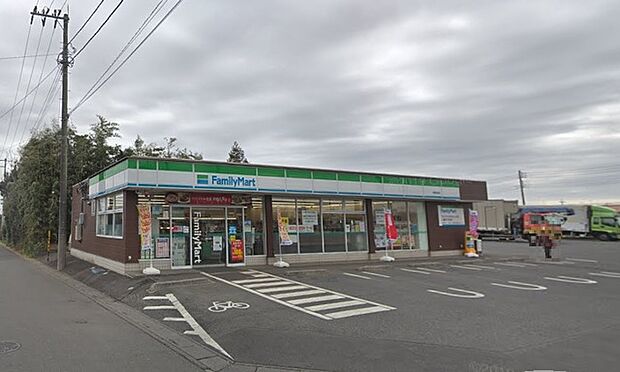 ファミリーマート岩槻本宿店（650m）