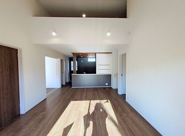 家族が自然に集りそうな広さが魅力のＬＤＫ。 