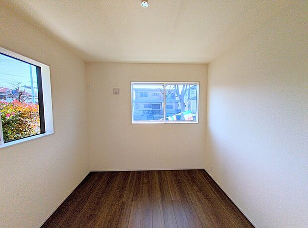 床材はワックス不要タイプ。お手入れが楽になる建材を使って建てました。 