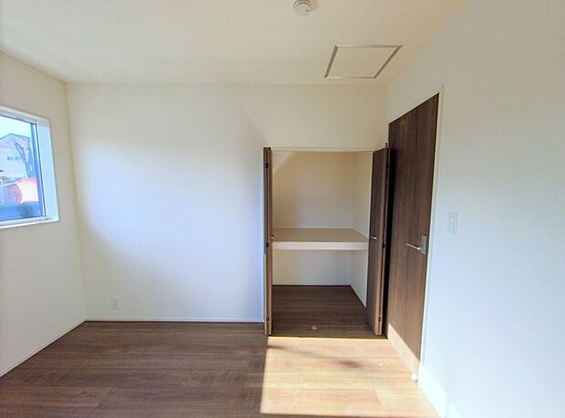 子供部屋には丁度良い洋室。サイズは5.25帖。 