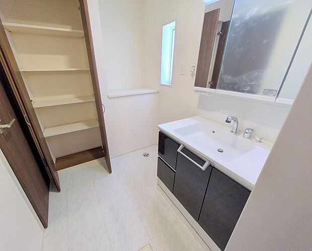 お風呂に入る前、心も体もふっと一息つける「静けさの入り口」。 