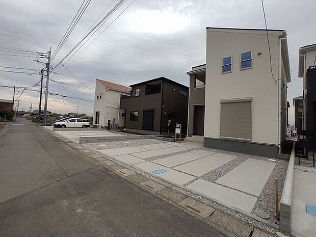 幅員こそやや狭くても、その分交通量が少なくて安心。 