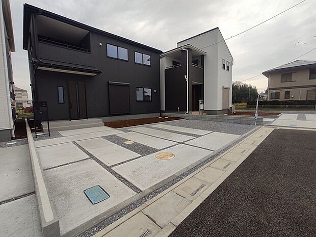 出し入れしやすい並列駐車場（3台可）が嬉しい住まい。 