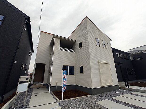 車通りの少ない閑静な住宅地、のびのびした子育てに適します。 