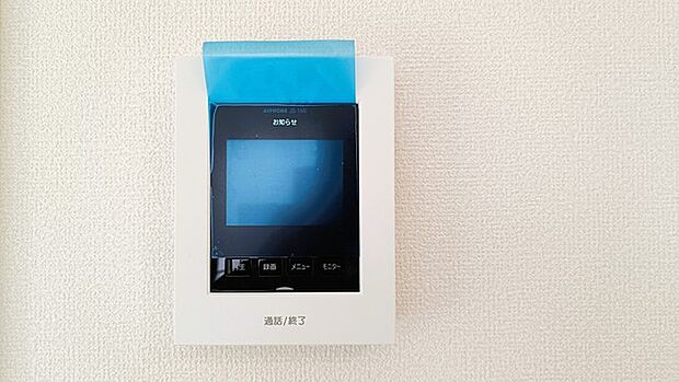 来客が一目で分かるカラーモニターインターフォン付き。 