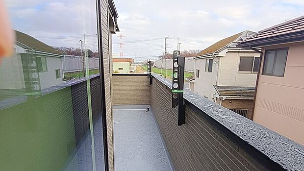 南向きバルコニーでお洗濯ものはいつもカラッと乾きます。 