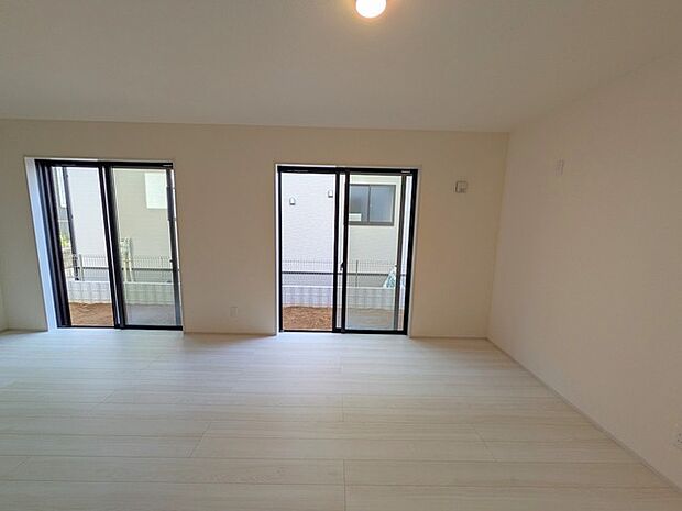 家族が自然に集りそうな広さが魅力のＬＤＫ。 