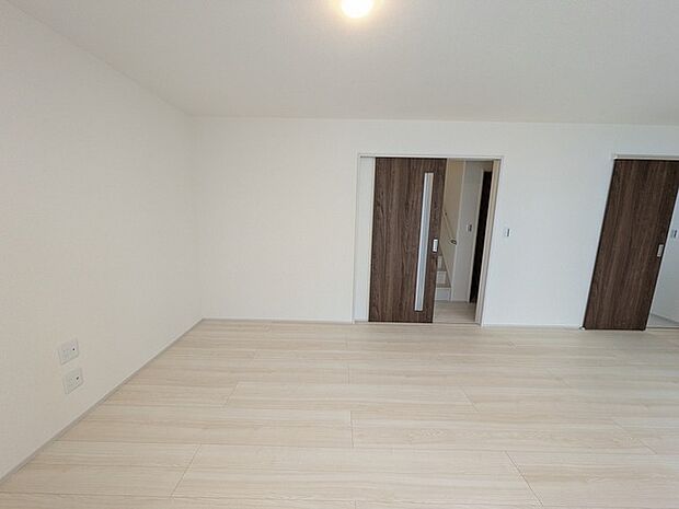 家族が自然に集りそうな広さが魅力のＬＤＫ。 