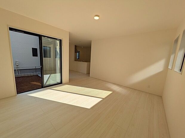 朝から日差しいっぱい、 早起きしたくなるLDK。