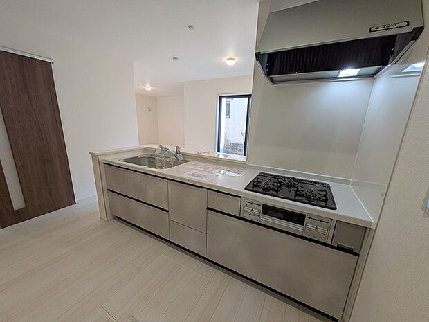 対面キッチンがご家族の温かい時間を演出。