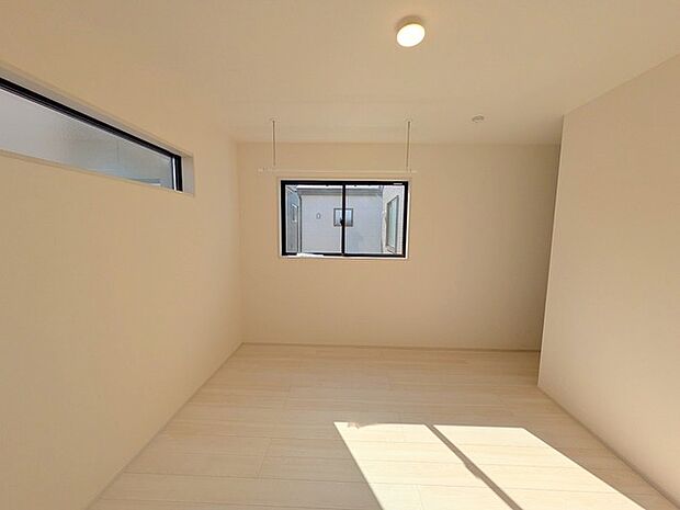 太陽の恵みを感じる、温もりと明るさにあふれたお部屋。