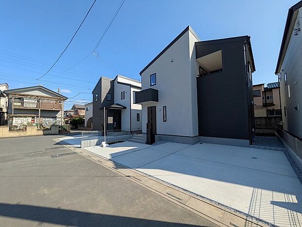 並列2台駐車可能な、ゆとりのカースペースがここに。