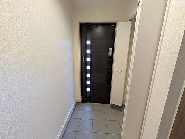 玄関は家の顔でもあります。広いと気持ちがいいですね！ 