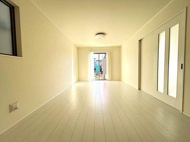 ご家族みんながゆったりくつろげる広々リビング。