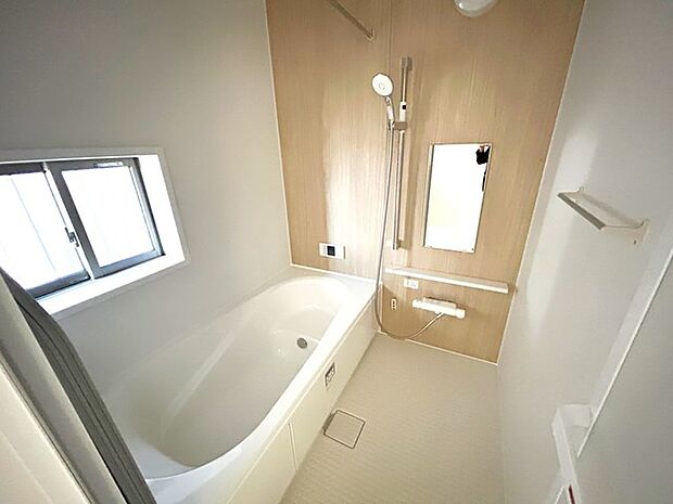 一日の疲れを癒す浴室は、広々1坪以上。