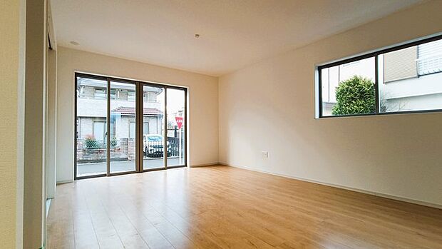 ご家族みんながゆったりくつろげる広々リビング。 