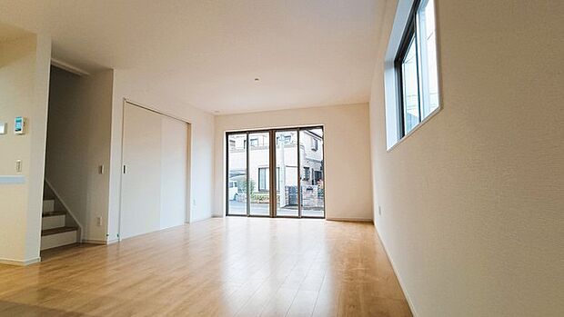 家族の動線が分かりやすいと定評のあるリビングイン階段を採用したプラン。