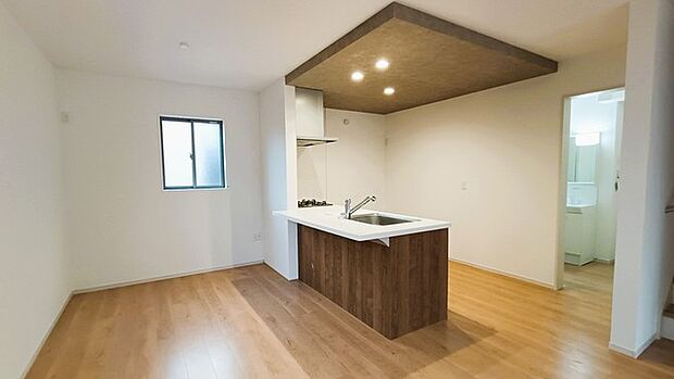 開放感と採光にこだわった、18.2帖のLDK。