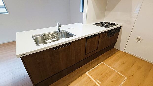 料理をしながらでも、ご家族との会話を楽しめる対面キッチン。