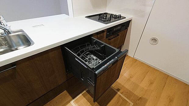 省エネ ・ 衛生的な食器洗乾燥機付。 