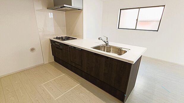 対面キッチンがご家族の温かい時間を演出。