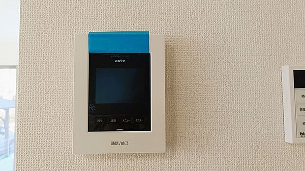 来客が一目で分かるカラーモニターインターフォン付き。