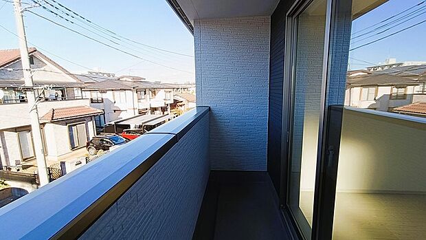 ゆとりの広さを確保したバルコニー。お布団を干すのも、この広さならラクラク。