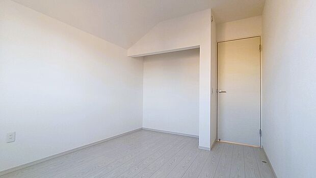 こちらの洋室は誰にも使いやすいサイズ感 