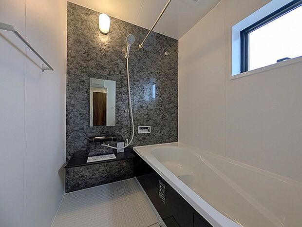 是非、足を伸ばして入って欲しい一坪タイプのユニットバス。疲れの取れ方が違うかも。