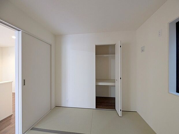 押し入れは上段に布団を、下段部分をおもちゃ箱入れとして活用される方が増えてます。