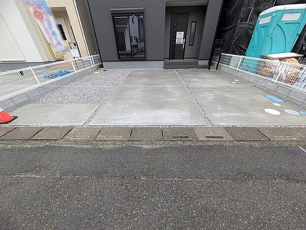 駐車場は3台まで駐車可能。マイカーの車幅もお確かめください。