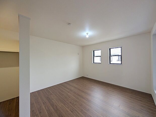 たっぷりの陽光に包まれる明るい住まいが、ここにあります。