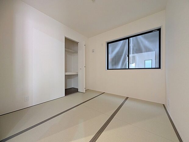 お子様にとっていいお昼寝空間になる和室は、ぜひリビングのお隣で。