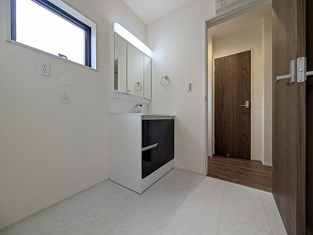 ドライヤーの風に包まれながら、今日一日の終わりを感じる。そんな、地味だけど決して無くてはならない、名脇役。