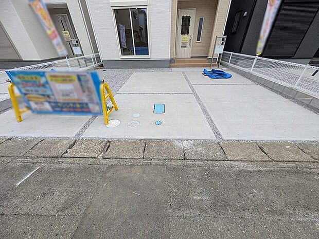 出し入れしやすい並列駐車場（3台可）が嬉しい住まい。 