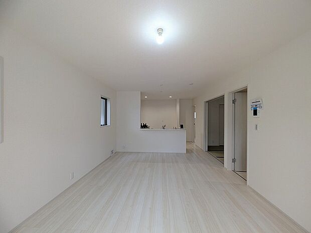 家族が自然に集りそうな広さが魅力のLDK。