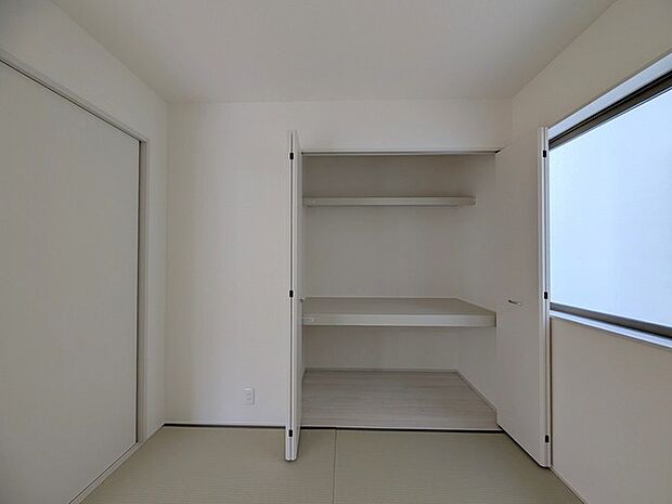 押し入れは上段に布団を、下段部分をおもちゃ箱入れとして活用される方が増えてます。