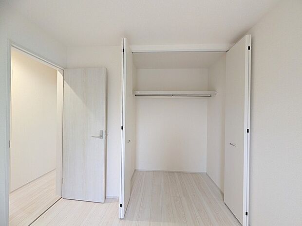 たっぷり収納で、お部屋の中はいつもキレイに片付きそうですね。