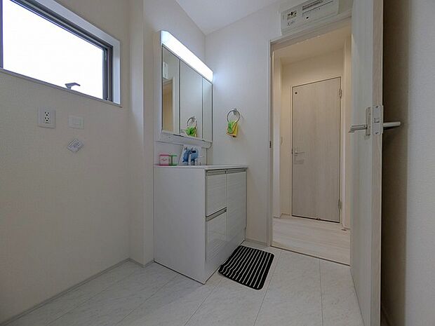 お風呂に入る前、心も体もふっと一息つける「静けさの入り口」。