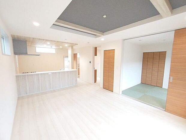 家族が自然に集りそうな広さが魅力のＬＤＫ。 