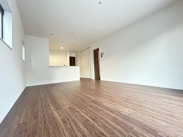 開放的なこの空間がお客様をお出迎えします。